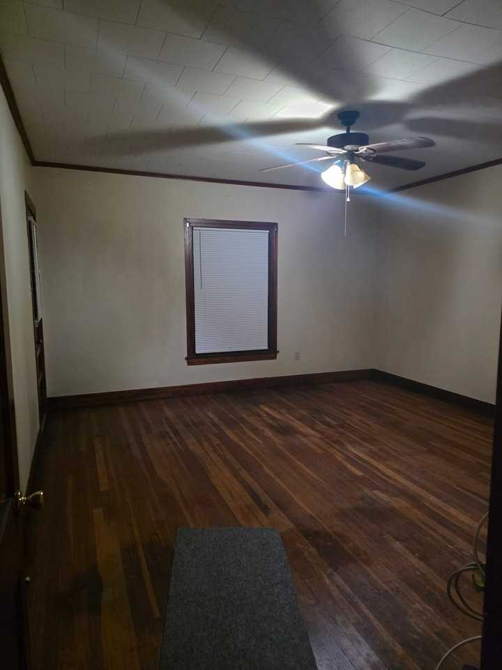 308 N Trinity St - Photo 6 of 13