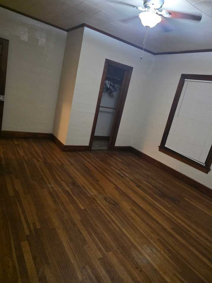 308 N Trinity St - Photo 7 of 13