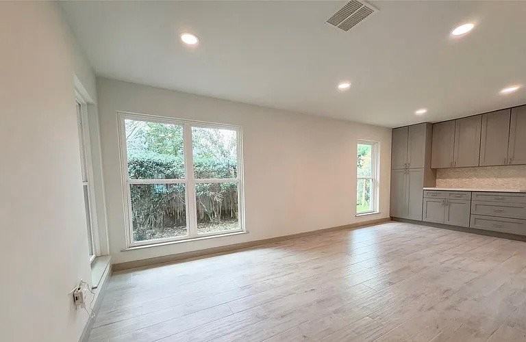 10730 Sugar Hill Dr - Photo 2 of 3