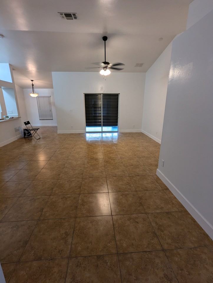 105 Terry Ave N - Photo 7 of 20