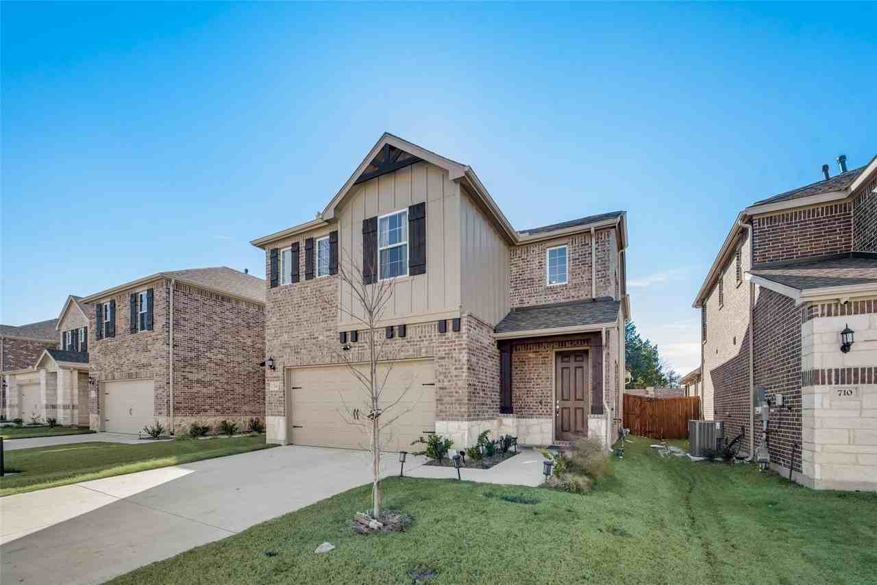 714 Creekwater Ln - Photo 2 of 5