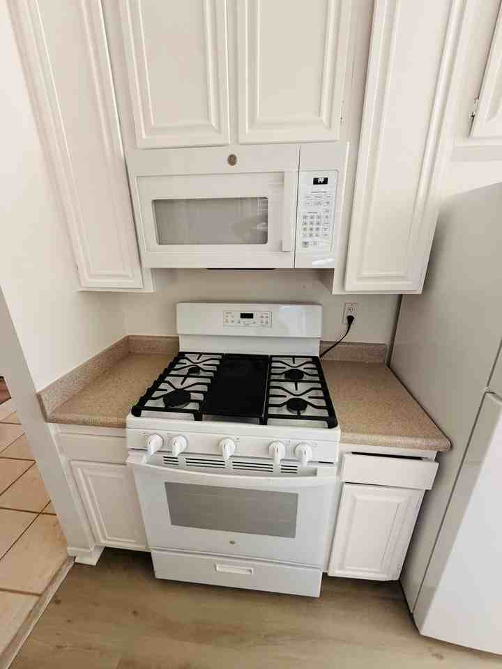 3432 Hollencrest Rd - Photo 3 of 20