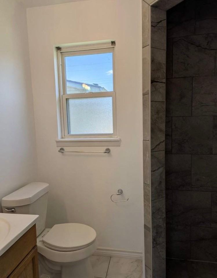 5309 Oregon Trl - Photo 3 of 10