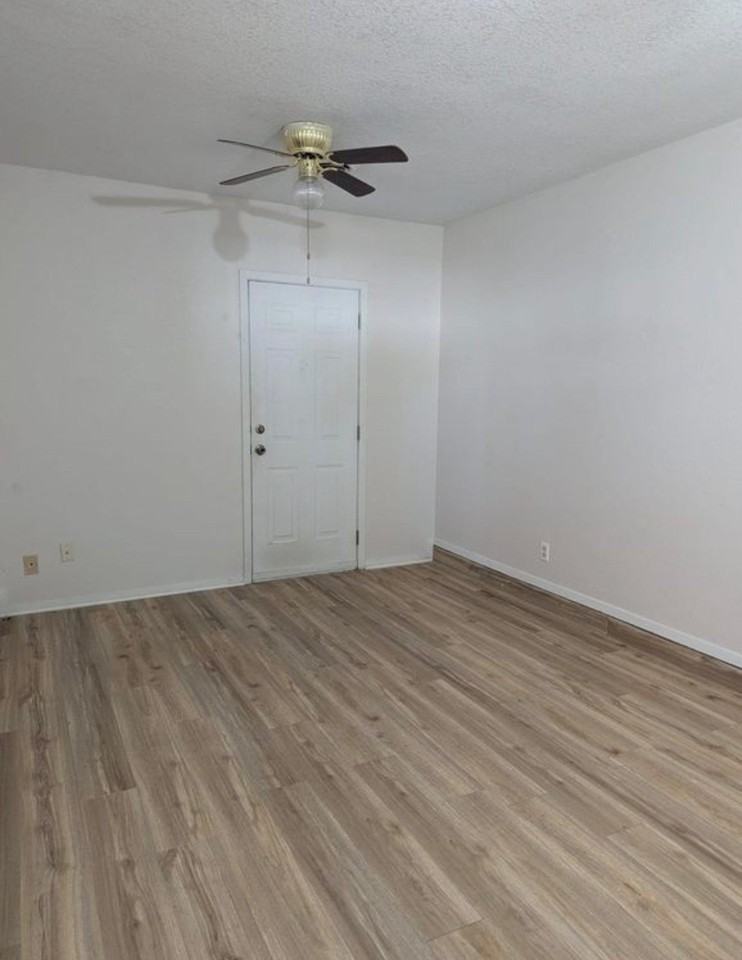 5309 Oregon Trl - Photo 4 of 10