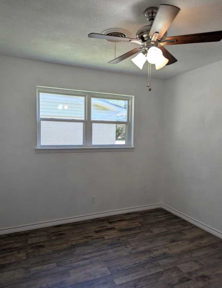 5309 Oregon Trl - Photo 5 of 10