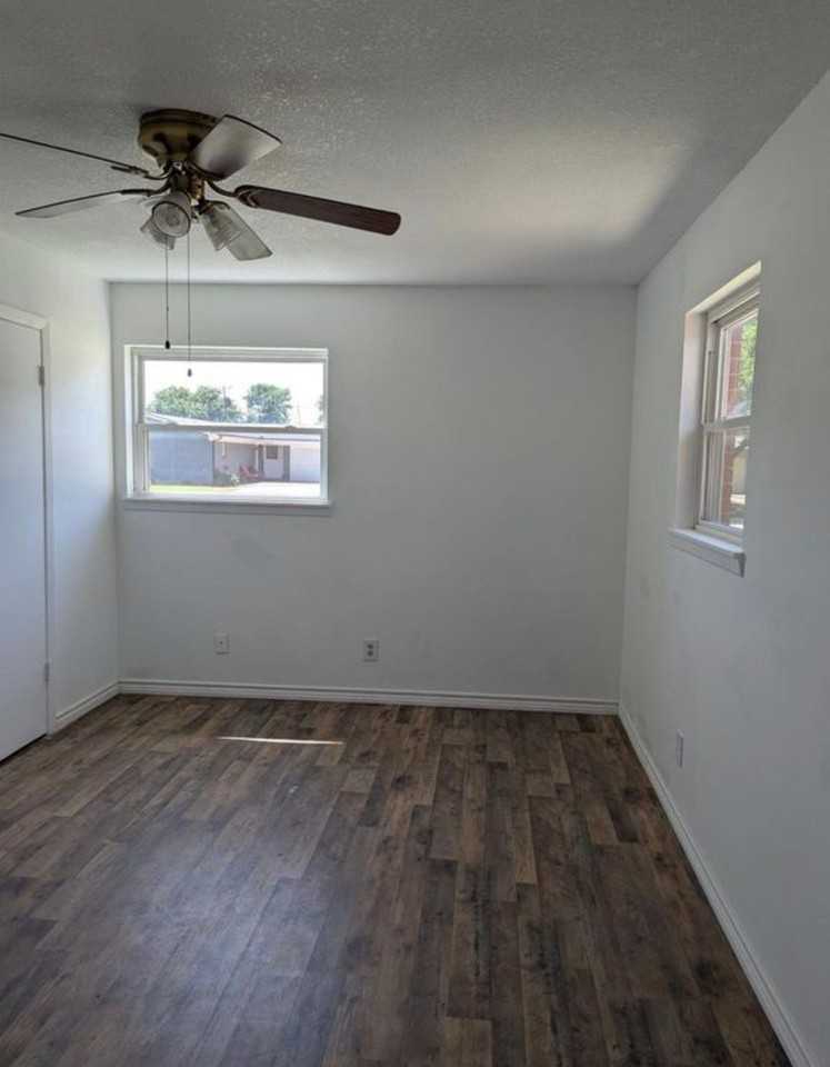 5309 Oregon Trl - Photo 6 of 10