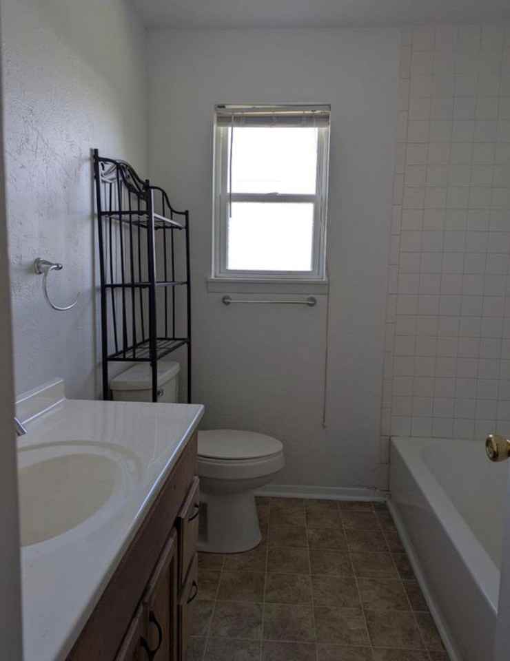 5309 Oregon Trl - Photo 7 of 10