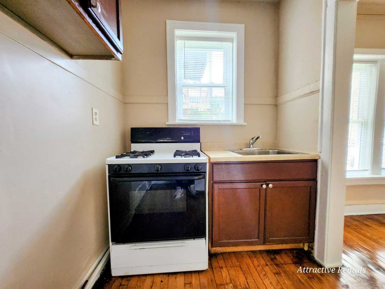 1054 S Mason Ave #1 - Photo 5 of 10