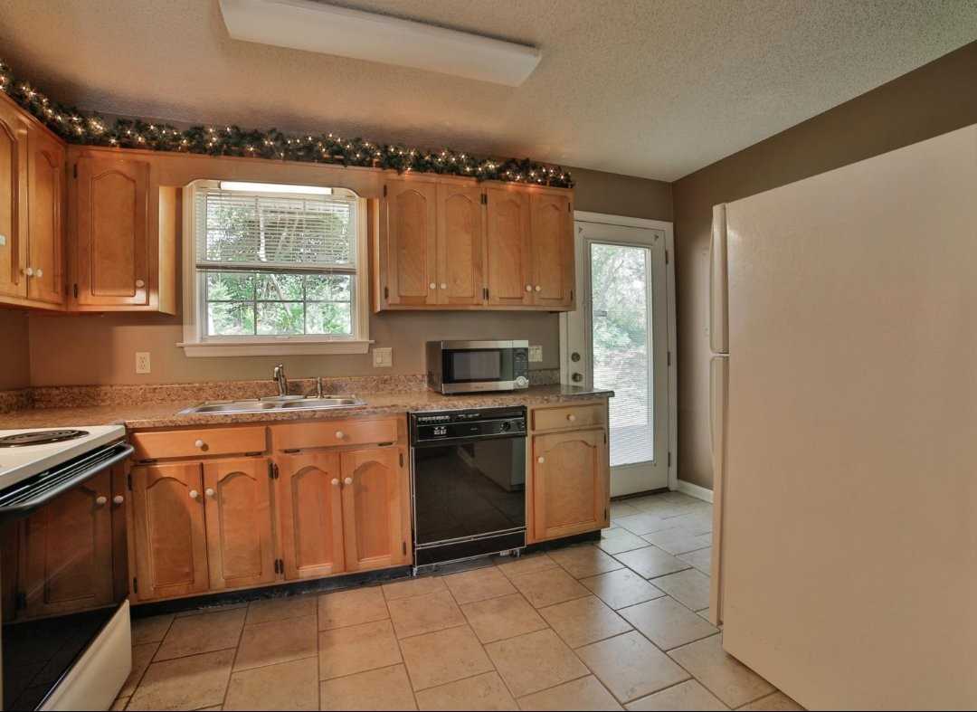 3839 N Terrace - Photo 3 of 6