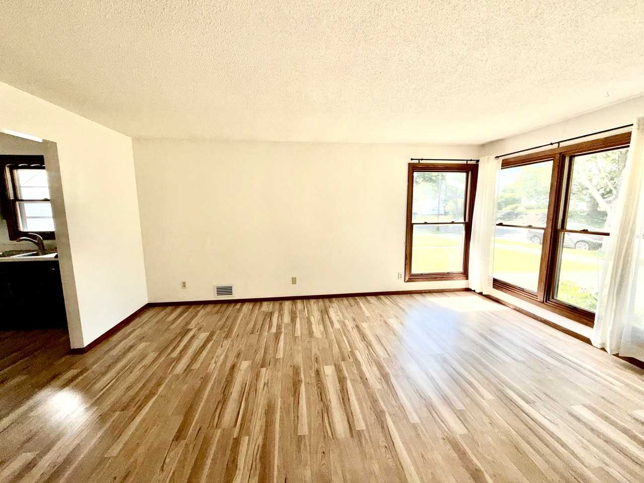 2098 Sherwood Ave - Photo 2 of 20