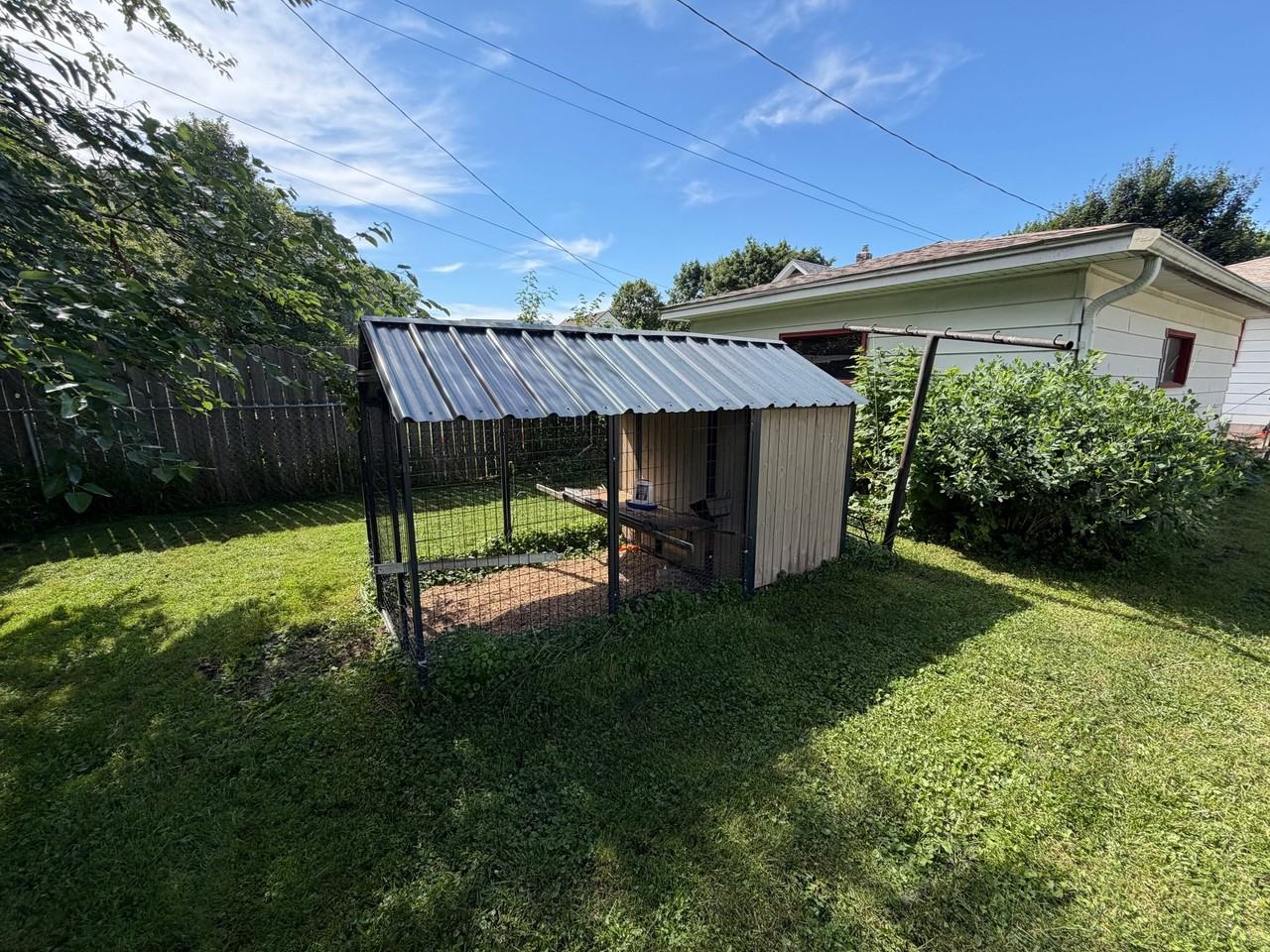 2098 Sherwood Ave - Photo 6 of 20