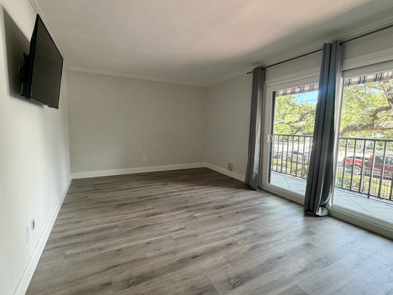 105 4th Ave Ne #206 - Photo 6 of 12