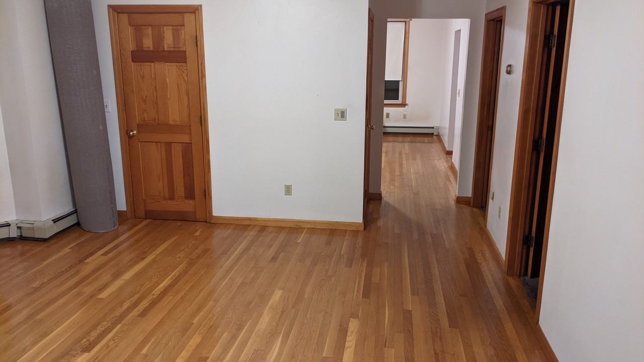 86 Oxford St #1 - Photo 4 of 9
