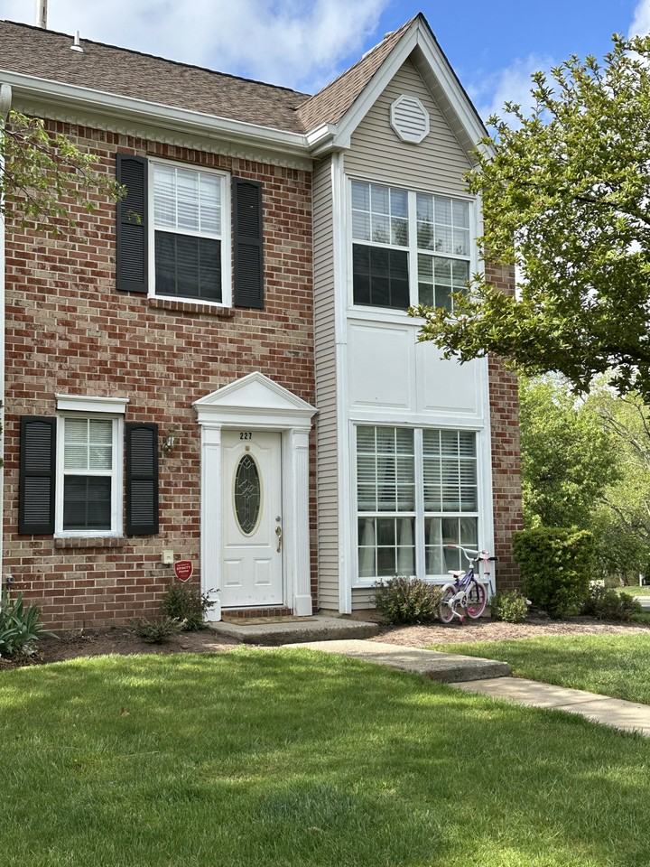 227 Lindsey Court - Photo 3 of 69
