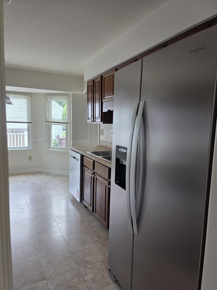 421 Currituck Drive - Photo 7 of 35