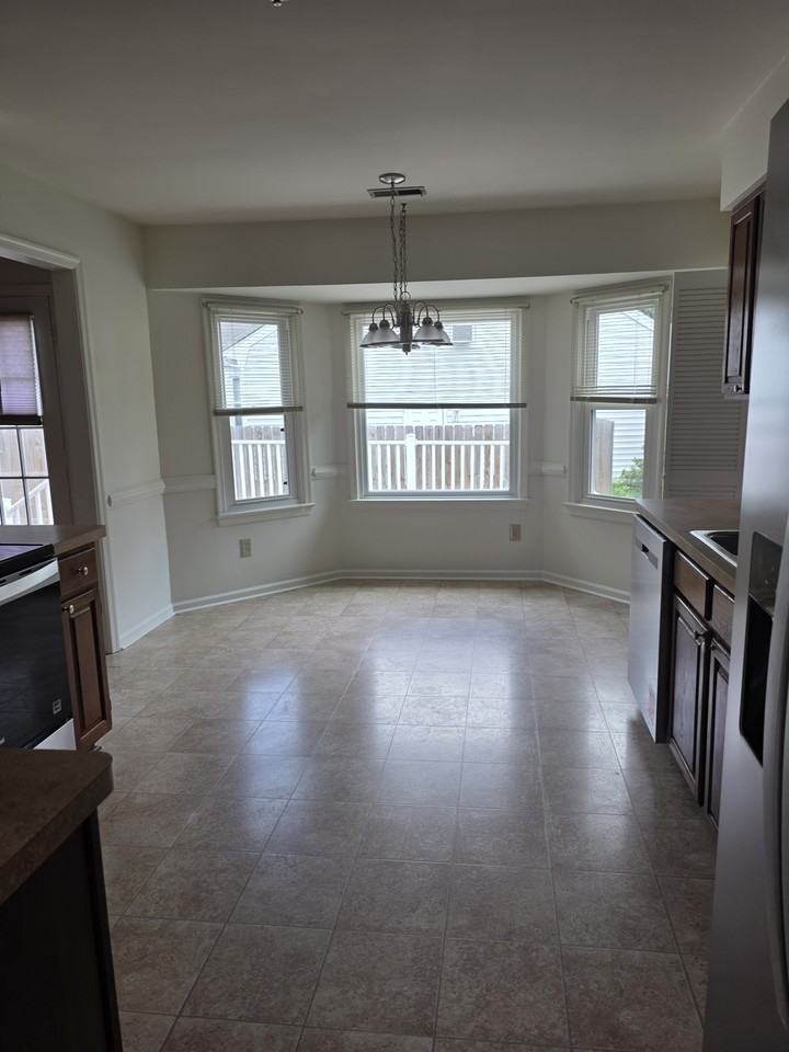 421 Currituck Drive - Photo 6 of 35