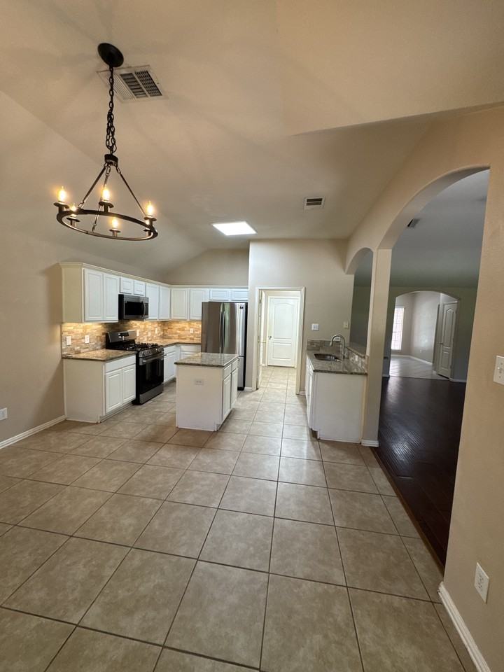 410 Ridgeview Trl #NA - Photo 7 of 34