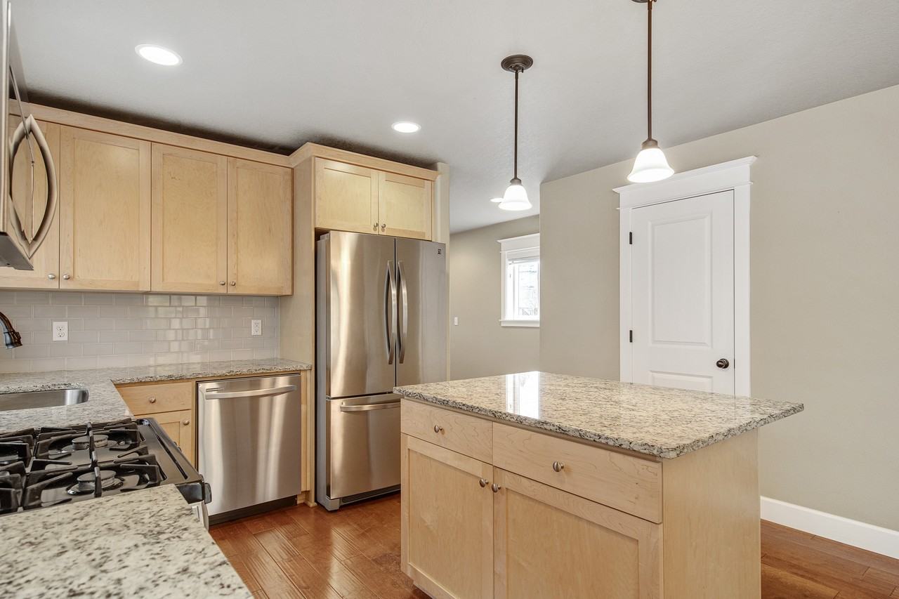 6145 Se Woodstock Blvd #NA - Photo 7 of 31