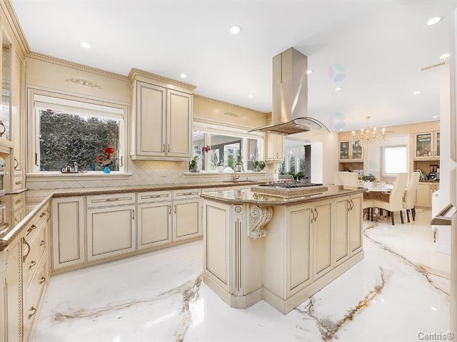 885 Boulevard Laird - Photo 2 of 9