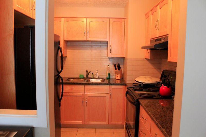 1123 13 Ave Sw - Photo 2 of 3
