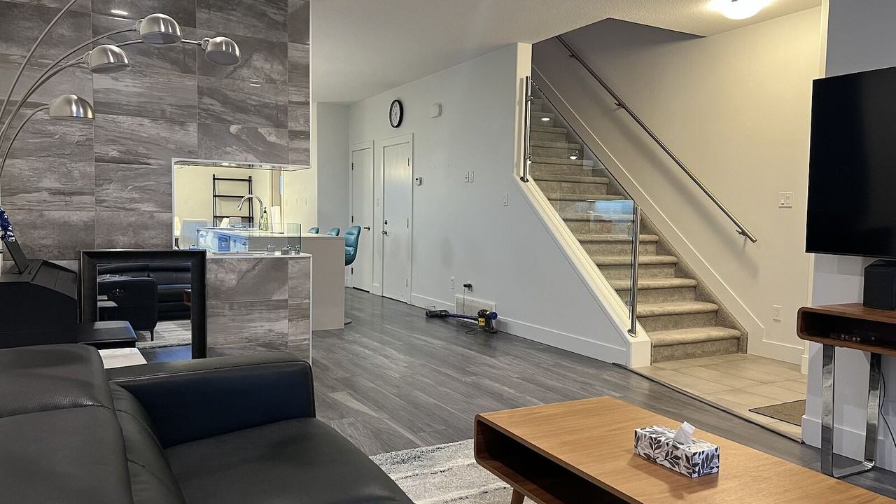 8730 150 St Nw - Photo 4 of 18