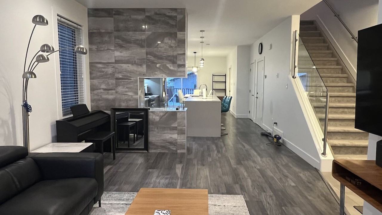 8730 150 St Nw - Photo 5 of 18