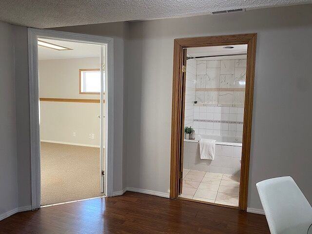 327 Coverdale Crt Ne - Photo 6 of 16