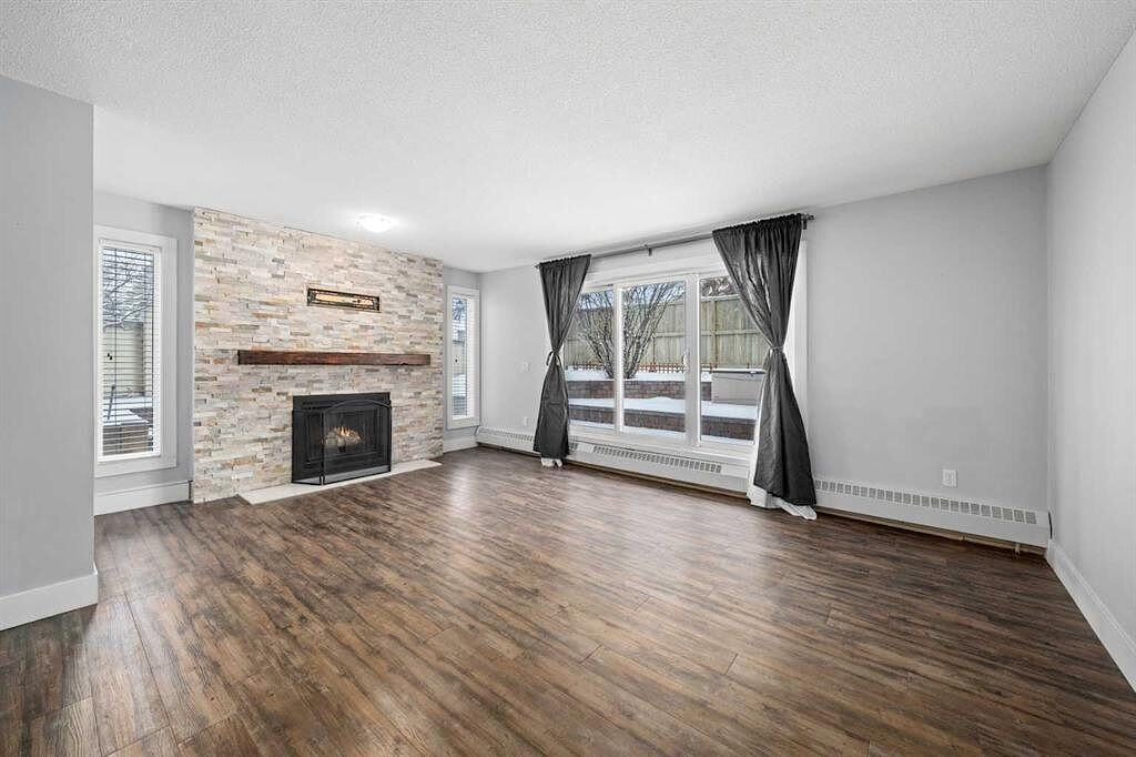 333 Landmark Gardens - Photo 2 of 19