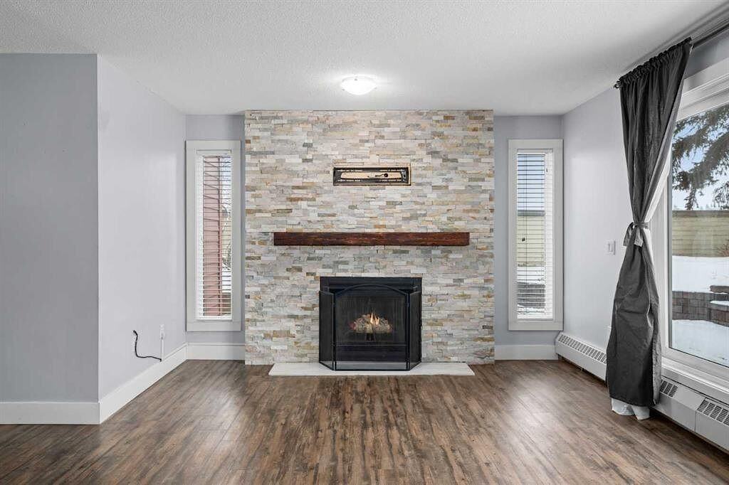 333 Landmark Gardens - Photo 3 of 19