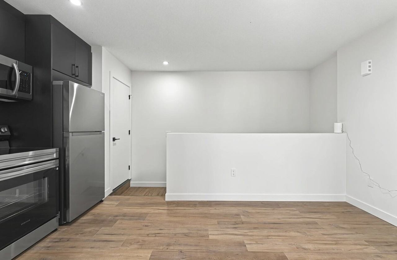 203 29 St Sw - Photo 3 of 9