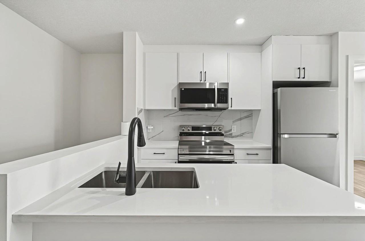 207 29 St Sw - Photo 4 of 14