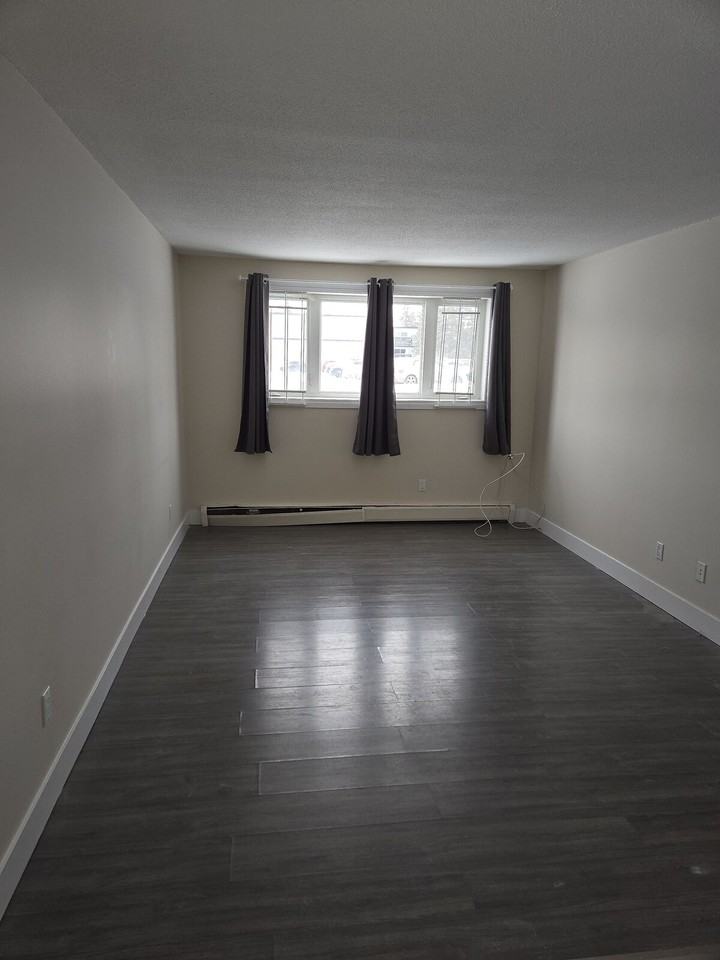 13035 - 13035 69 St Nw - Photo 3 of 9