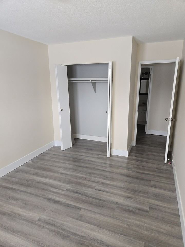 13035 - 13035 69 St Nw - Photo 4 of 9