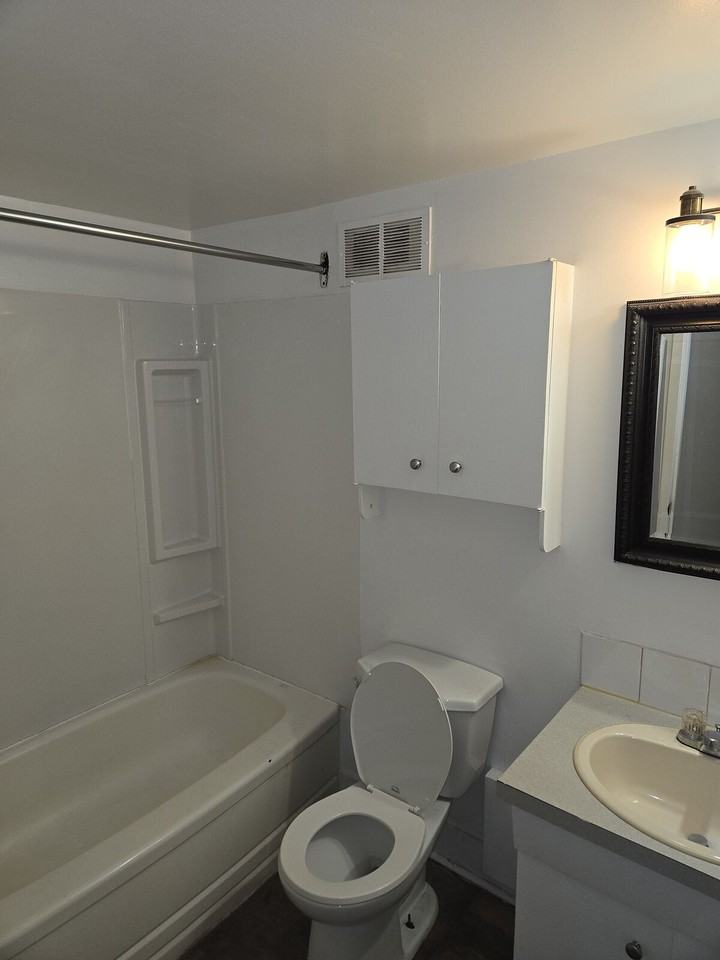 13035 - 13035 69 St Nw - Photo 5 of 9