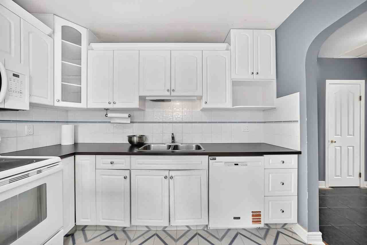 2216 Victoria Cres Nw - Photo 3 of 42