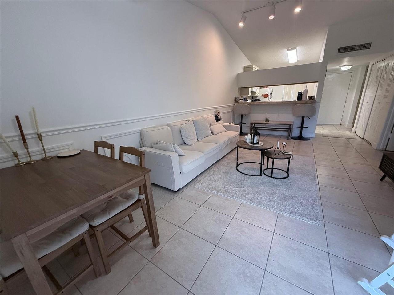 9919 Nob Hill Court #9919 - Photo 4 of 8