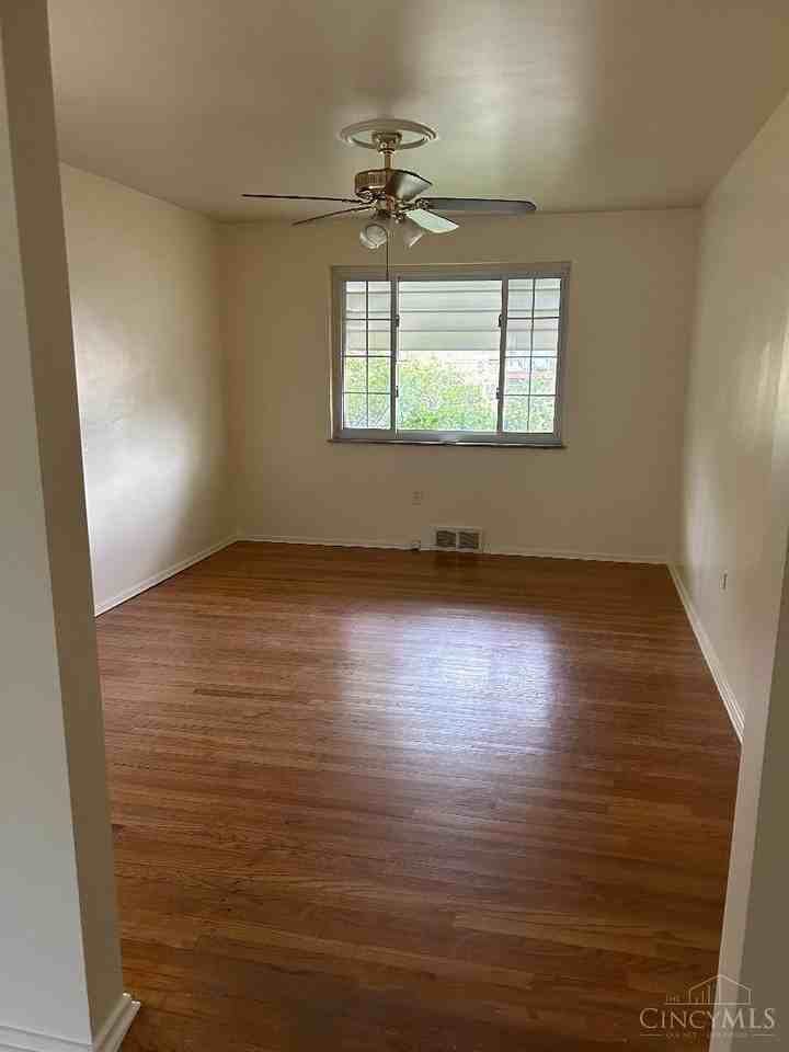 1574 Oak Knoll Dr #1 - Photo 3 of 15