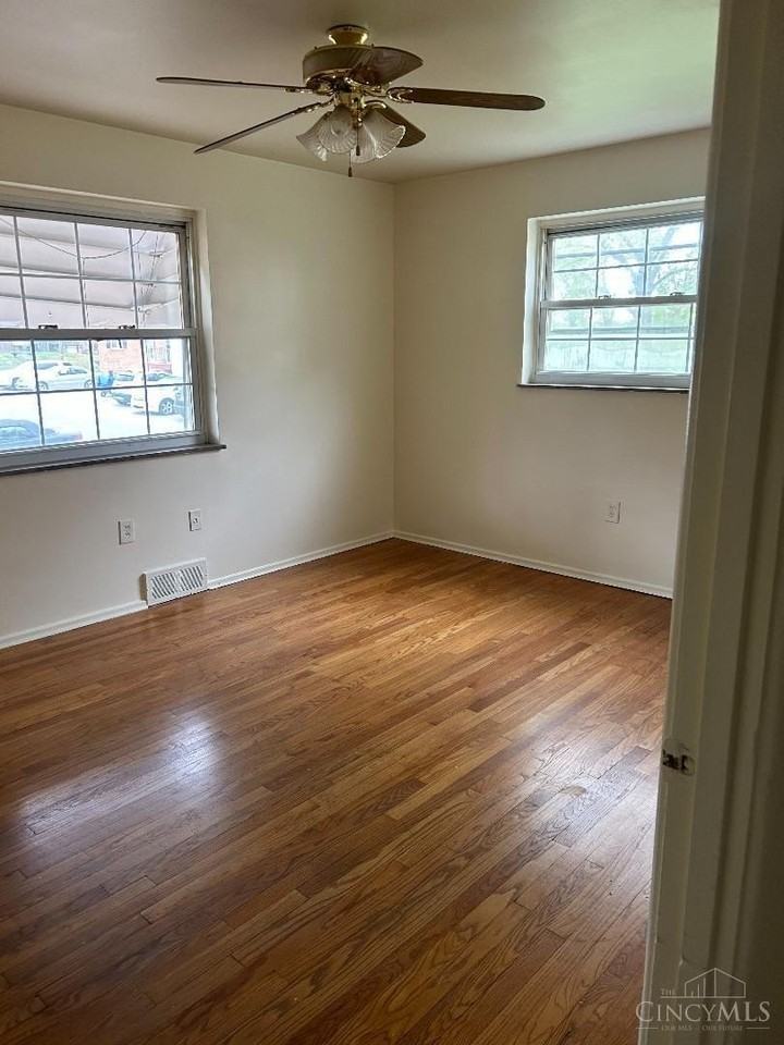 1574 Oak Knoll Dr #1 - Photo 5 of 15