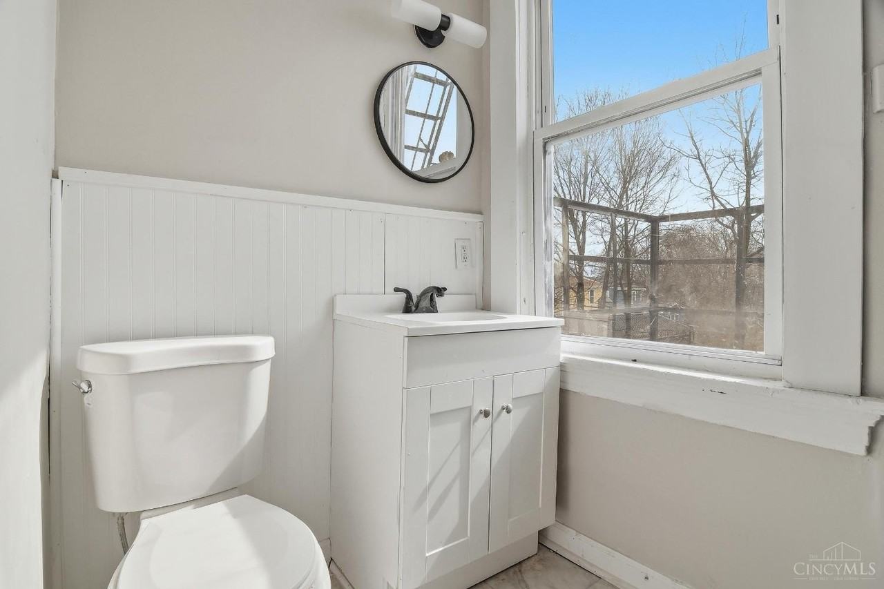 540 Grand Ave - Photo 7 of 31