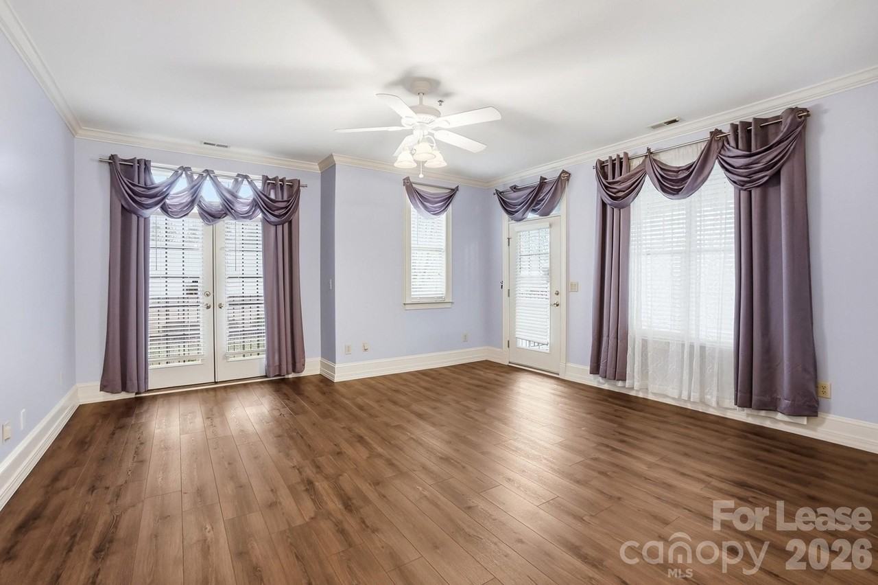 1117 Park West Dr - Photo 5 of 35