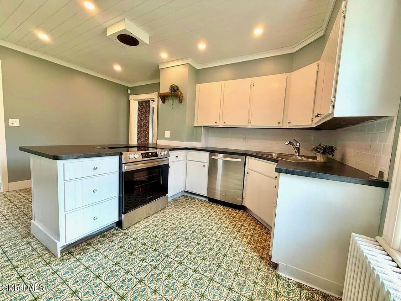2145 New Scotland Rd - Photo 4 of 20