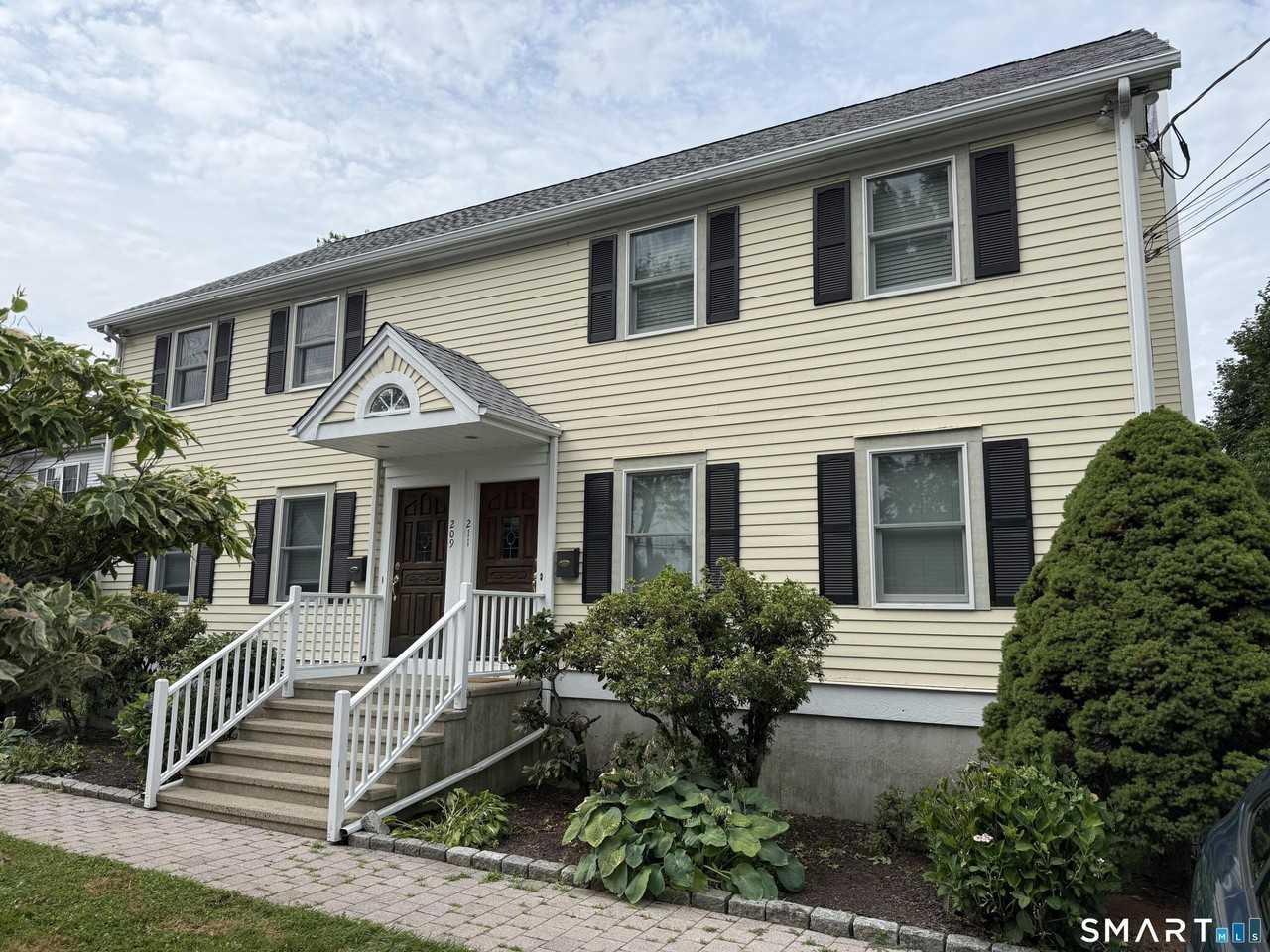 211 Hunyadi Ave