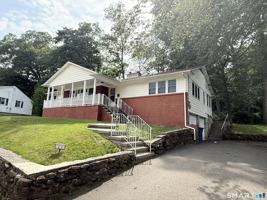 featured image of 21 Byron Pl