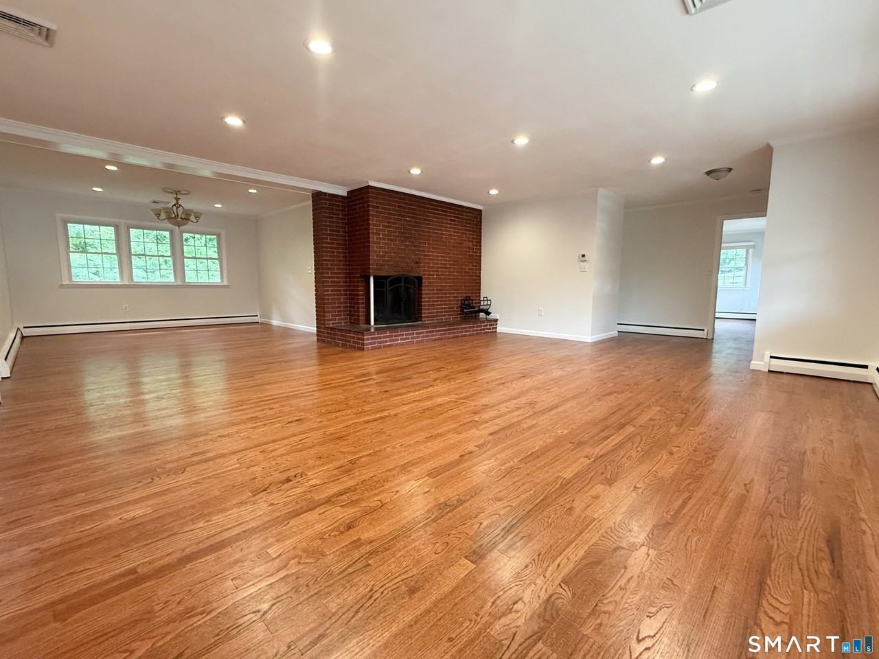 21 Byron Pl - Photo 3 of 16