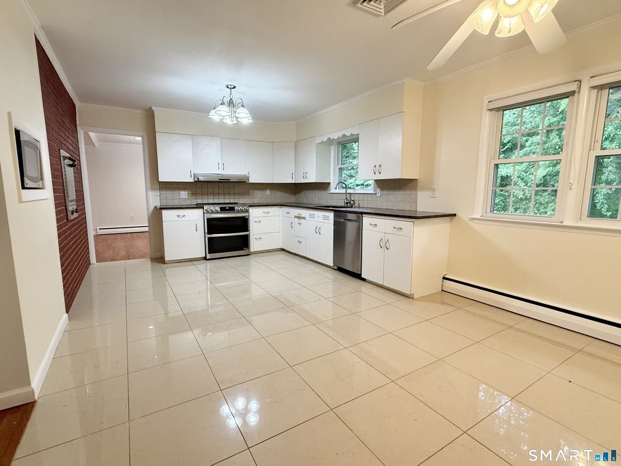21 Byron Pl - Photo 5 of 16