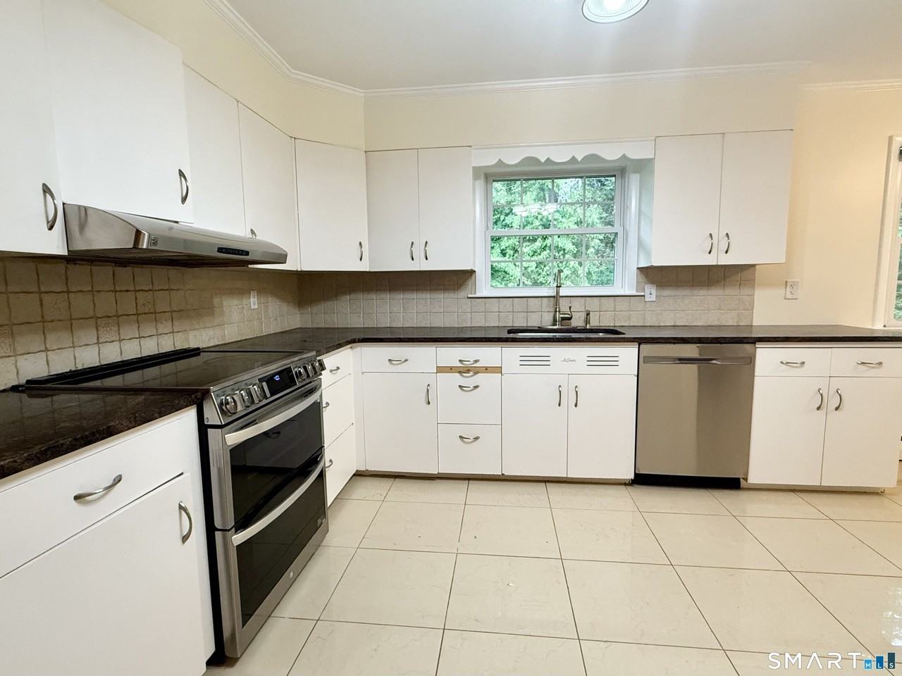 21 Byron Pl - Photo 6 of 16