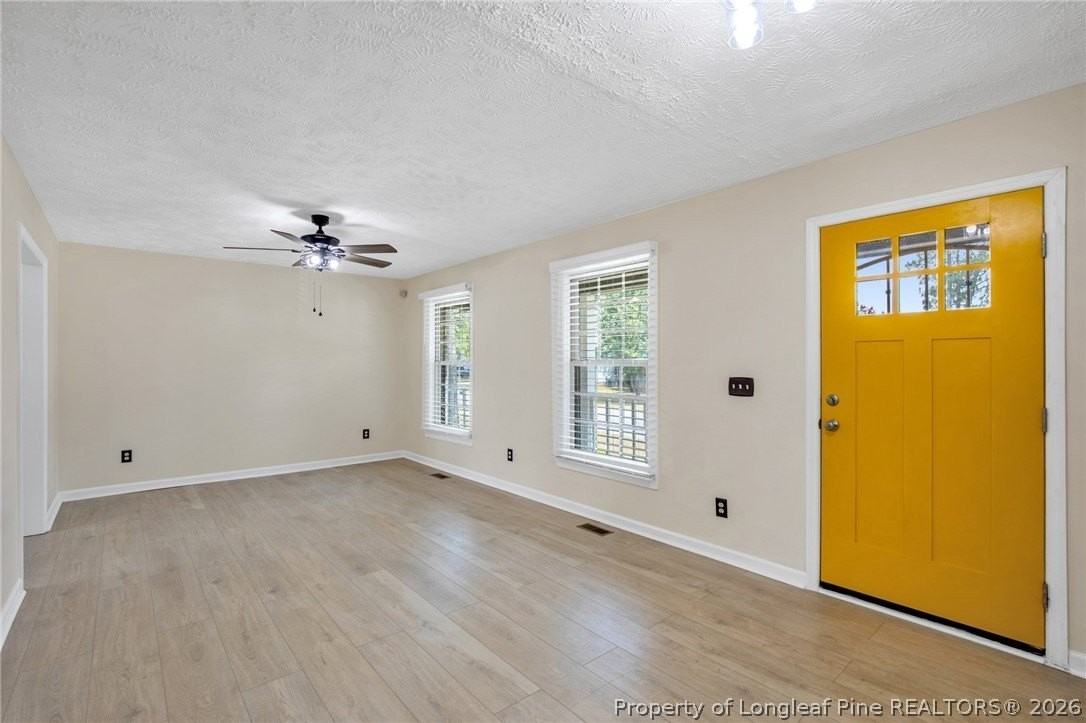 1931 Daphne Cir - Photo 4 of 35
