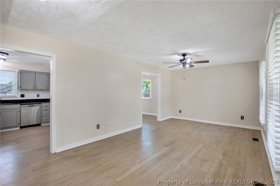 1931 Daphne Cir - Photo 6 of 35