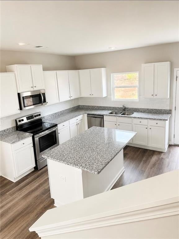 701 Bryson Lake Cir - Photo 2 of 4
