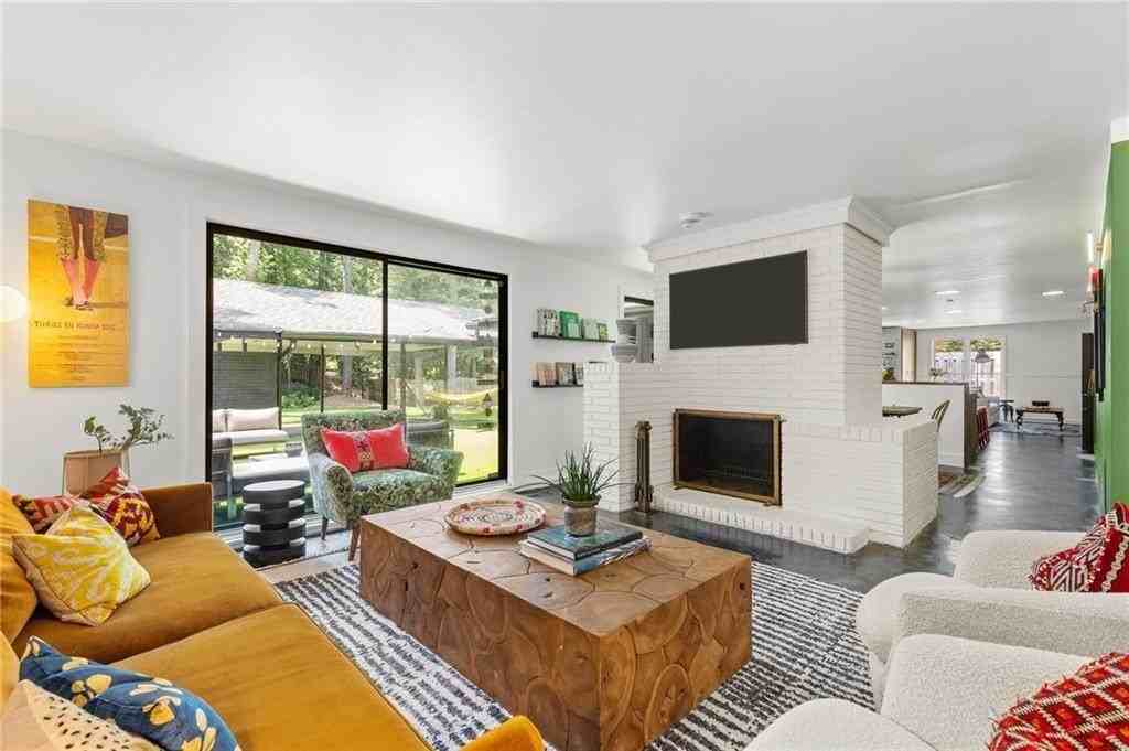 3252 W Roxboro Rd Ne - Photo 6 of 50